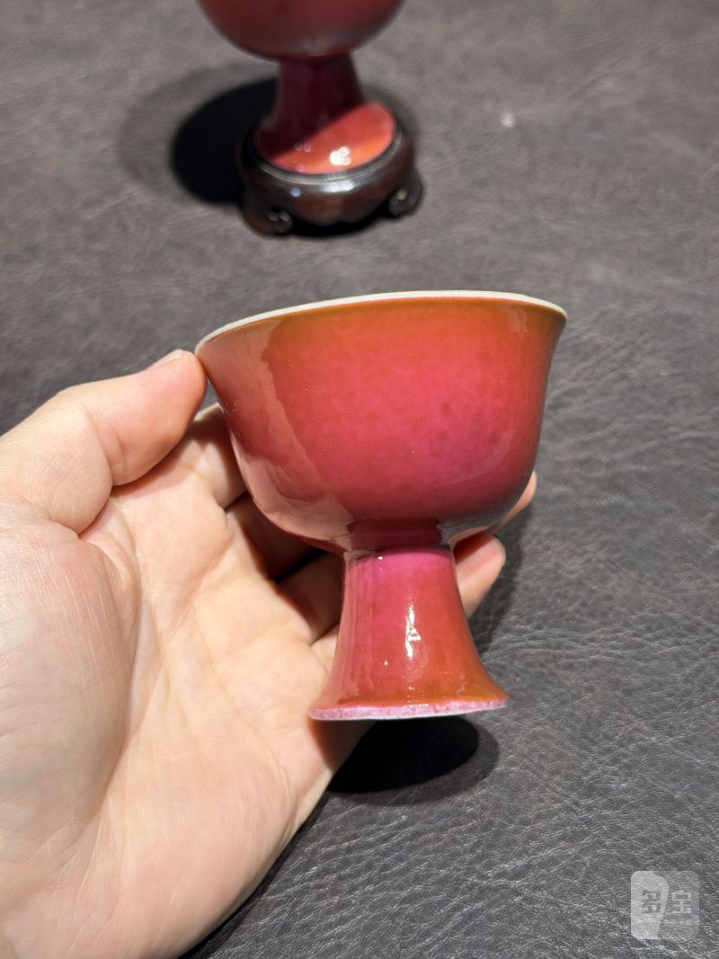 清雍正 胭脂釉高足杯一对（配木座） - 图8
